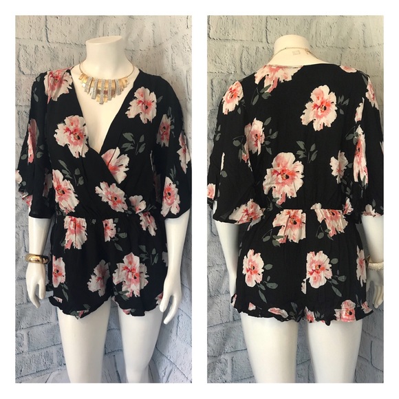 5 ⭐️ Happy Vibe - Black Floral Kimono Romper - Picture 3 of 6